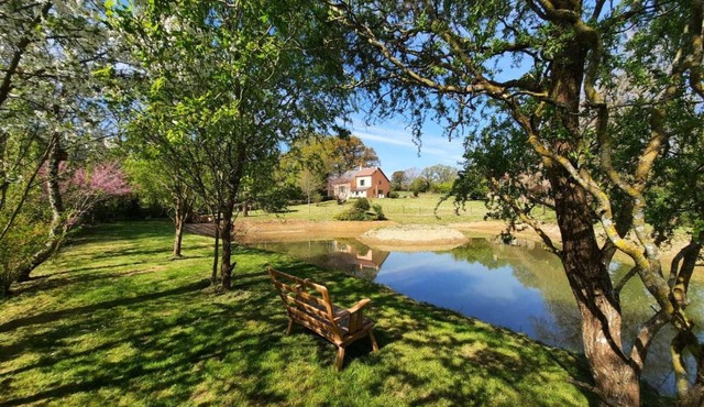 Maison indépendante avec grand jardin, terrasse, plan d'eau sécurisé et salle de jeux près du lac d'Éguzon - FR-1-591-216