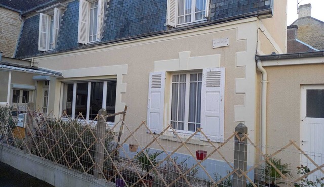 Maison Indépendante de 4 Chambres ,située Dans le Carré or de St-aubin-sur-mer