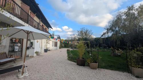 Maison indépendante près d'Izaut-de-l'Hôtel avec jardin