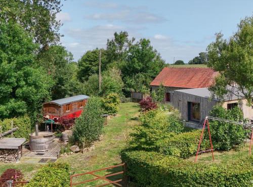 Maison indépendante avec spa nordique, piscine partagée et jardin - FR-1-497-116