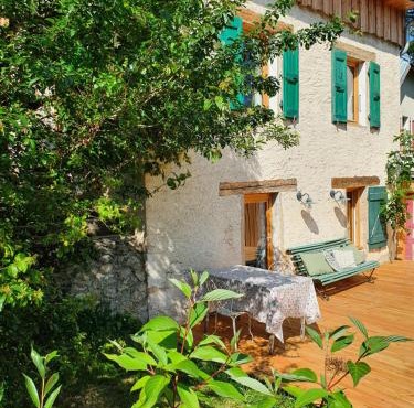 Maison indépendante au pied du Vercors - Gîte du Mas Roux