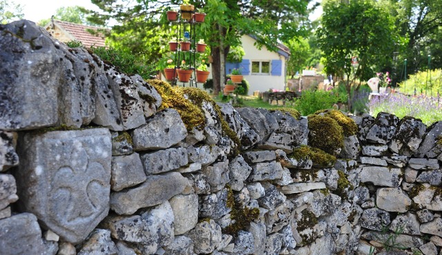Maison Indépendante Dans un Petit Village Typiquement Quercinois