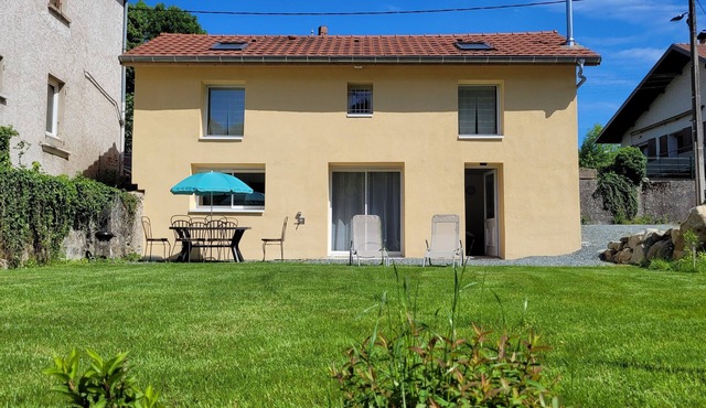 Maison Individuelle 2 Chambres six Couchages au Centre Village