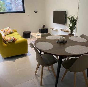 Maison individuelle avec terrasse et parking