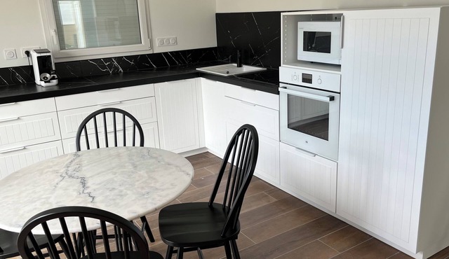 Maison Individuelle Avec Piscine Intérieure Privative Avec Jardin et Parking