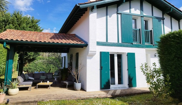 Maison Individuelle Avec Piscine au Coeur du Pays Basque