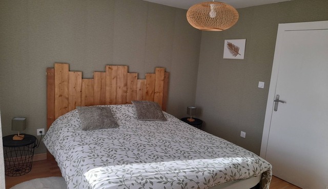 maison individuelle sur terrain clôturé et arboré à 5 mn d'un plan d'eau