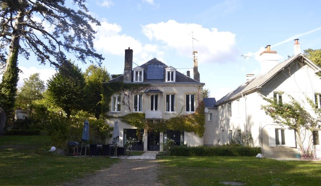Maison l'Amérique welcome you to one of their room. Dogs are also welcomed