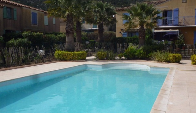 MAISON L'OLIVADE dans résidence privée avec pisc