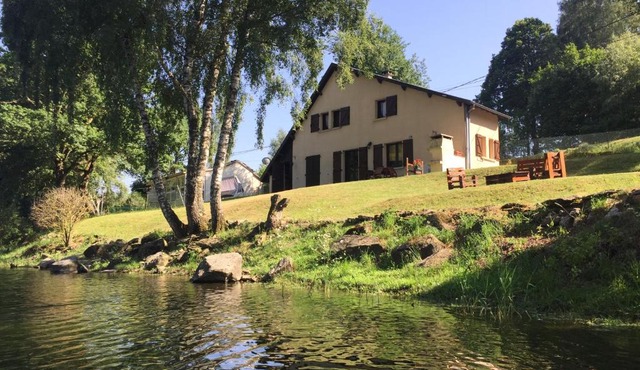 Maison Lac de Pareloup -LES PIEDS DANS L'EAU-
