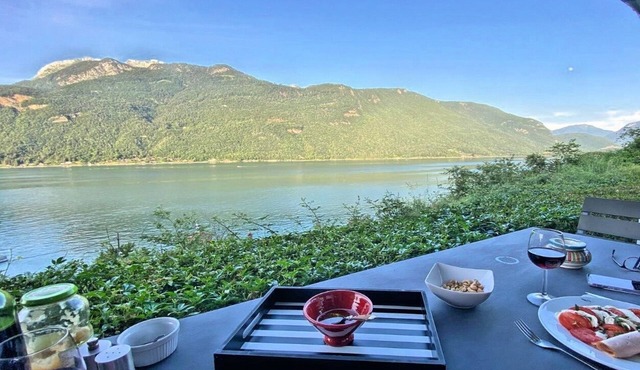 Maison Lacustre – Maison contemporaine avec vue panoramique sur le lac d’Annecy