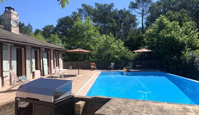 Maison Landaise sleeps 14 Airial swimming pool tennis bowling green near lake & ocean