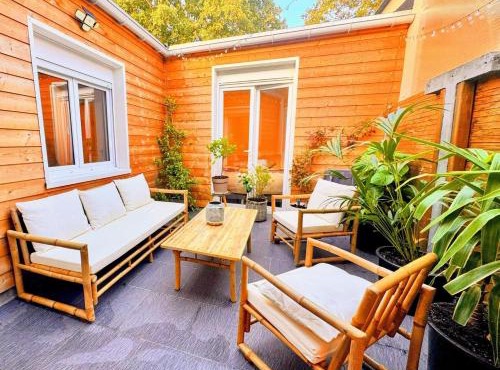 Maison Langevin 2-Bedroom House with Cozy Garden & Patio