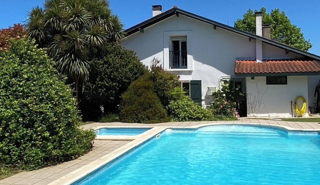 Maison Lauyade, Spacious villa with swimming pool