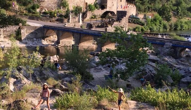 Maison Le Rêve: Spacious holiday home with swimming pool in rustic surroundings