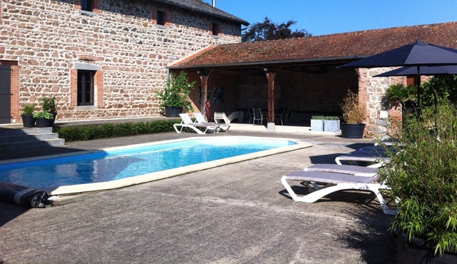 Maison Les Bardon; villa with heated pool for 8 people