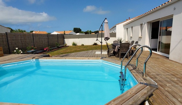 Maison les pivoines Notre Dame de Monts, near the forest and the sea