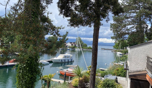 Maison les pieds dans l'eau avec place d'amarrage !