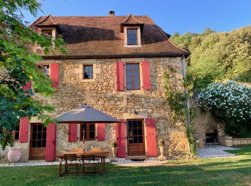 Maison Les Volets Rouges, vue et piscine privée, côté Sarlat