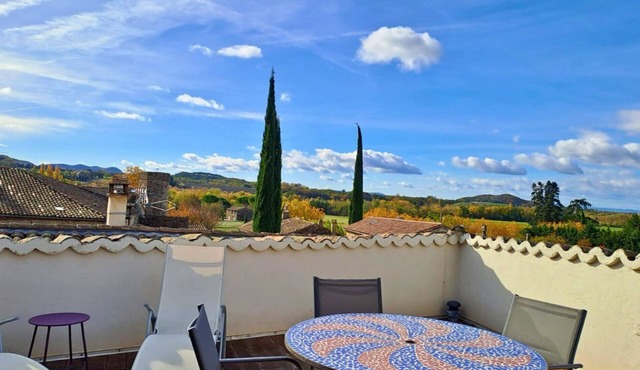 Maison Louisa - Haven of peace with a view, at the gateway to Provence - Sleeps 7