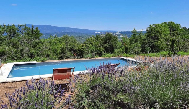 Maison Luberon with quiet view in the middle of nature
