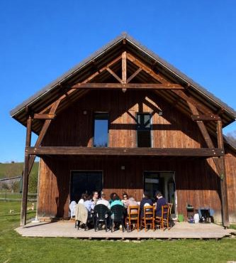 Maison lumineuse type chalet, au pied des pyrénées, jusqu'à 10 personnes