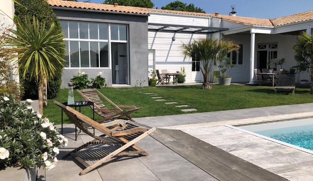 Maison M, chambre privée accès jardin piscine et jacuzzi près de La Rochelle