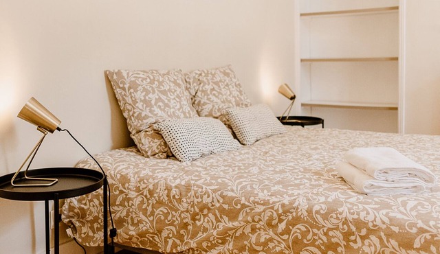 Maison Madeleine, Charmante Maison de Cœur de Ville Avec Extérieur, 12 Personnes