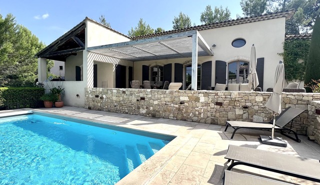 Maison Marie: Provençal Elegance on the Pont Royal Golf Course