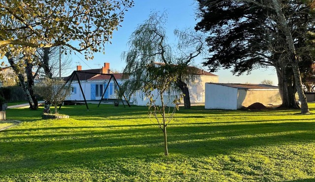 Maison Mitoyenne Avec vue sur les Marais et Terrain de Petanque !