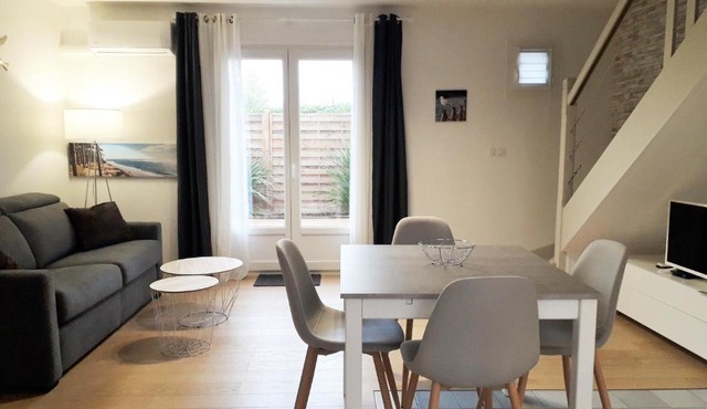 maison mitoyenne parking et piscine PEY