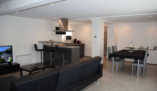 Maison Mitoyenne Tout Confort. Parking