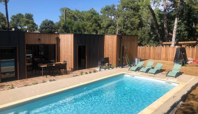 Maison Moderne, Neuve en Bois, Avec Piscine, Proche de L'océan