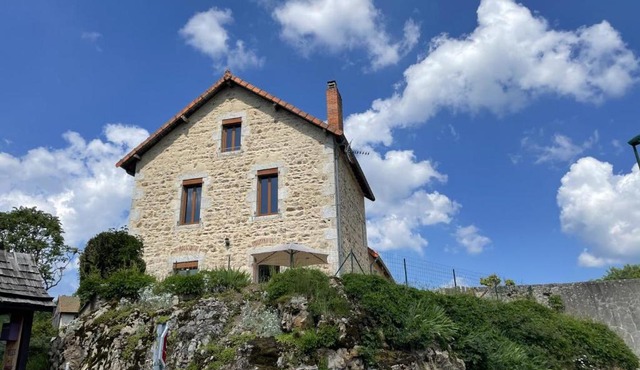 Maison moderne à La Chabanne avec jardin et animaux admis - FR-1-489-341