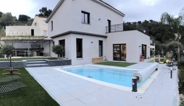 Maison Moderne 140m2 Avec Piscine Securisee, Cuisine d Ete, Climatisation