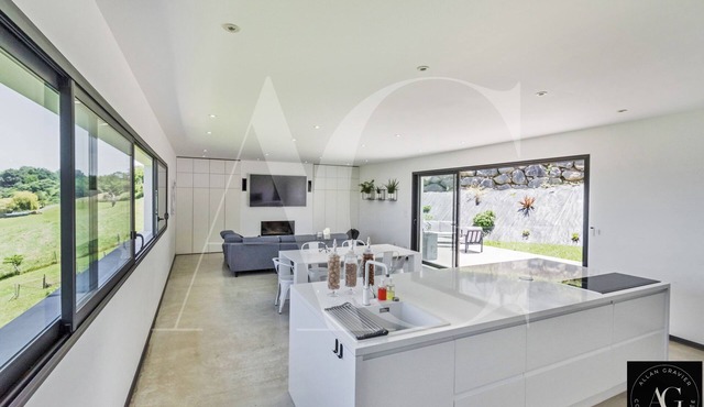 Maison Moderne au Calme Dans la Campagne