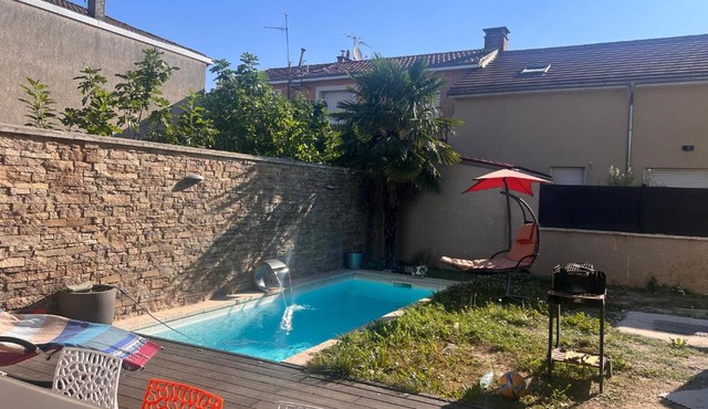 Maison moderne et spacieuse avec piscine