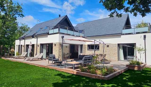 Maison Neuve 240m², Prestations Haut de Gamme, au Calme, à Proximité du Bourg