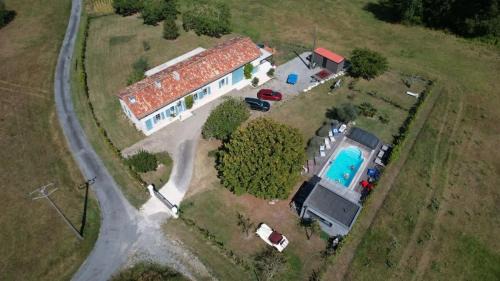 Maison Neuve, relaxing countryside home with pool
