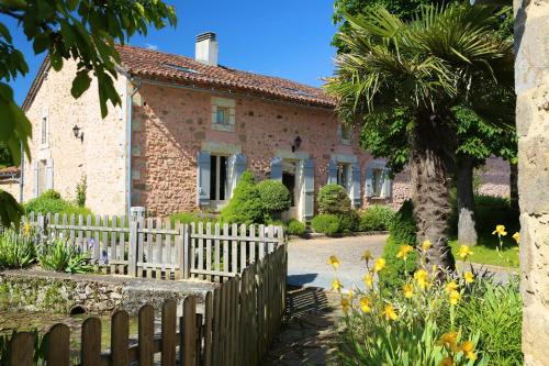 Maison Orchidée - Charmant gîte de groupe, piscine & nature en Périgord Vert