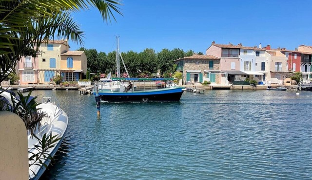 Maison Octogone, Fisherman’s House with berth