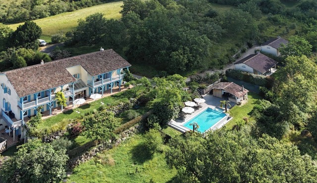 Maison Oléa - "Les Pivoines" bed and breakfast overlooking the Vézère valley