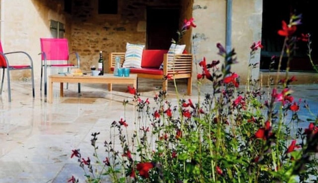 Maison Osbert: Spacious Retreat in Rural France