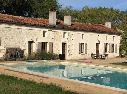 Maison Périgord vert piscine et spa