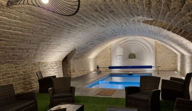 Maison Paisible Avec Piscine et Jacuzzi