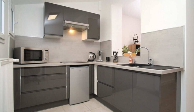 Maison Paisible Avec Petit Jardin Clôturé