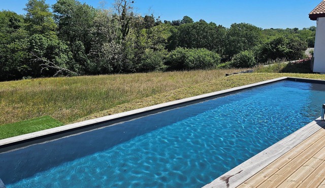 Maison Paisible Avec Piscine Chauffée à 10 Minutes de la Plage
