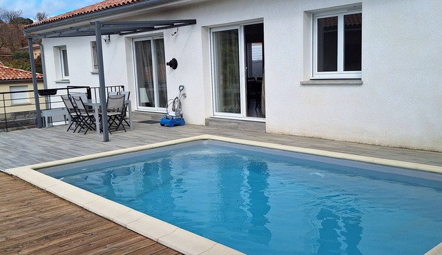 Maison Paisible Dans les Hauteurs de Millau