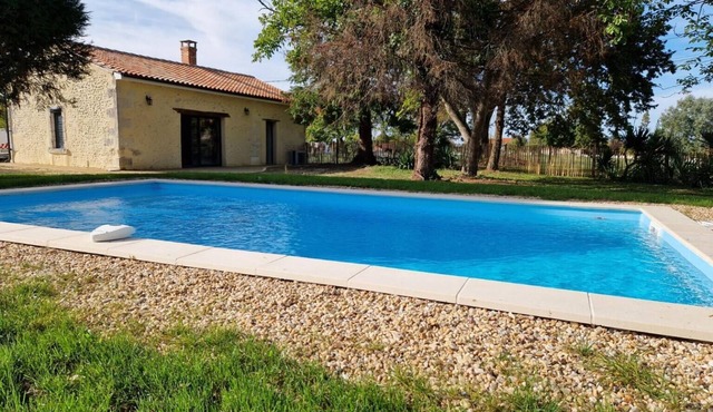 Maison Paisible Pour Toute Votre Famille Avec Piscine à la Campagne