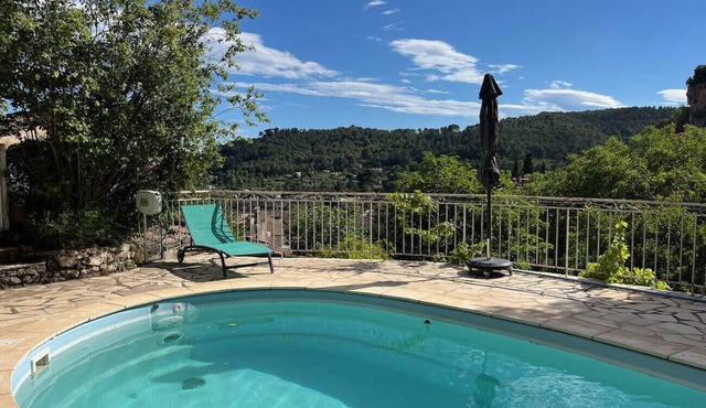 Maison Perchée : private pool, aircon, walking distance to shops and restaurants